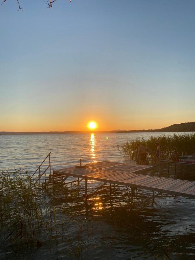 Green Lake House - Private Beach At Balaton بالاتوناكاراتيا المظهر الخارجي الصورة
