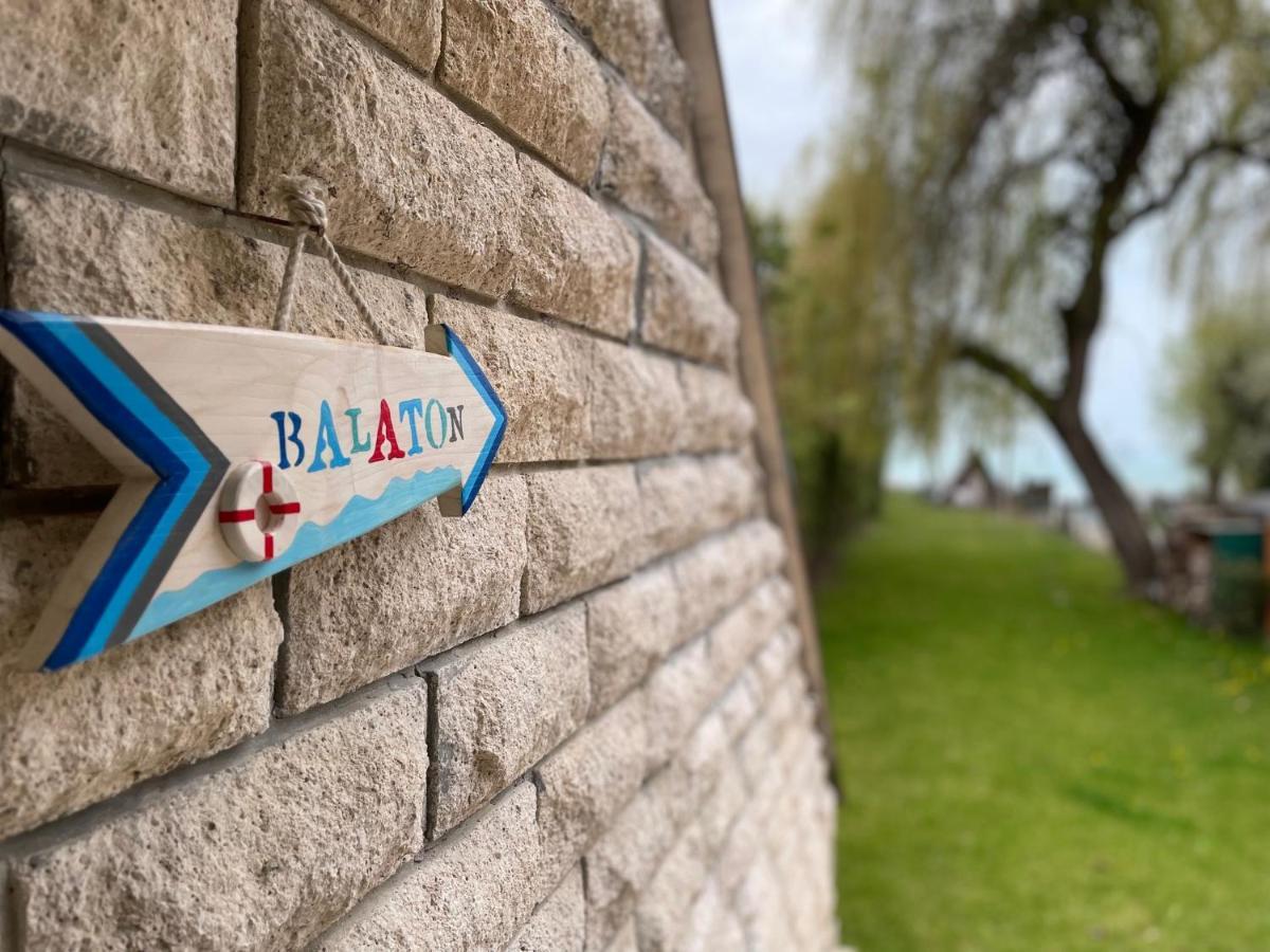 Green Lake House - Private Beach At Balaton بالاتوناكاراتيا المظهر الخارجي الصورة