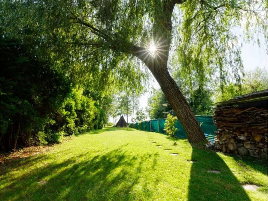Green Lake House - Private Beach At Balaton بالاتوناكاراتيا المظهر الخارجي الصورة