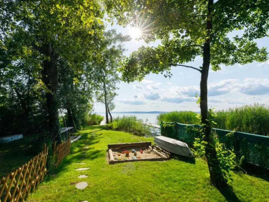 Green Lake House - Private Beach At Balaton بالاتوناكاراتيا المظهر الخارجي الصورة