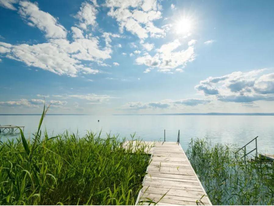 Green Lake House - Private Beach At Balaton بالاتوناكاراتيا المظهر الخارجي الصورة