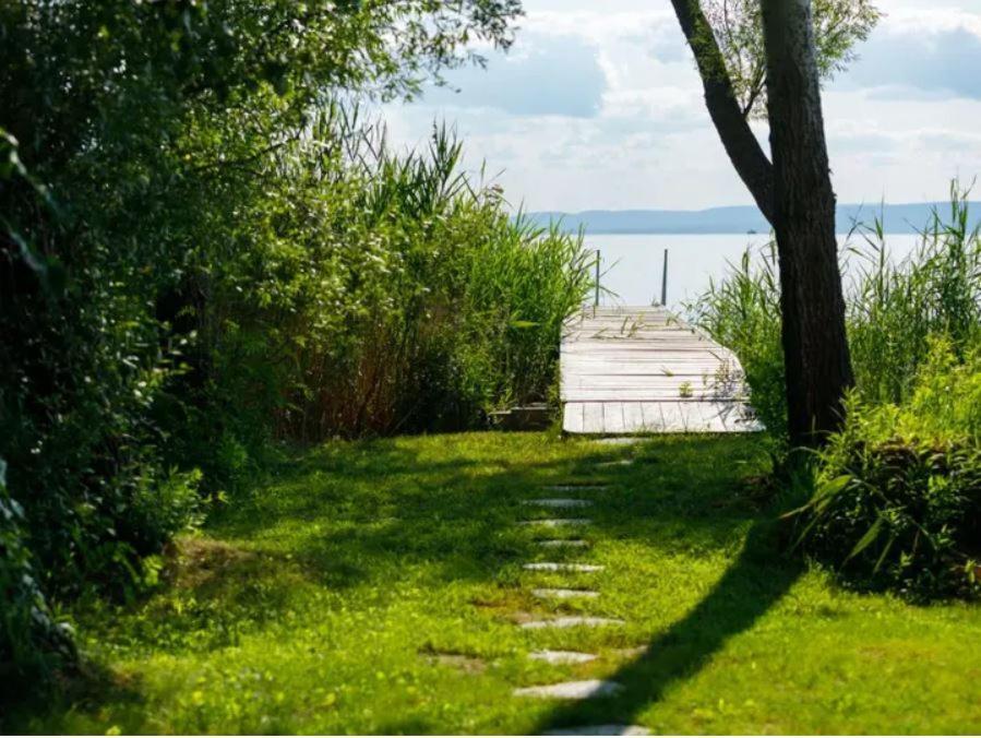 Green Lake House - Private Beach At Balaton بالاتوناكاراتيا المظهر الخارجي الصورة