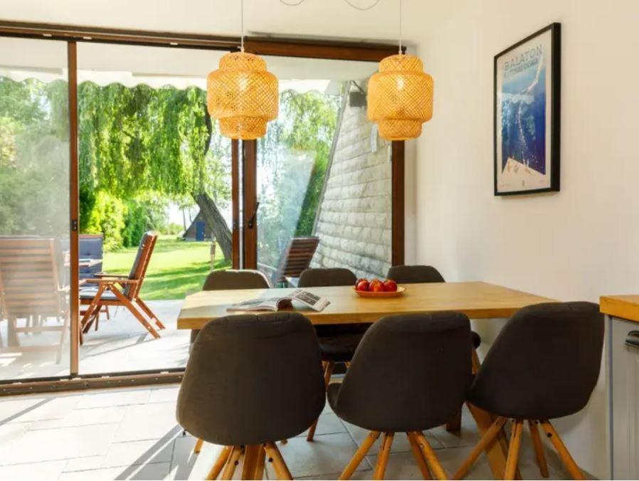 Green Lake House - Private Beach At Balaton بالاتوناكاراتيا المظهر الخارجي الصورة