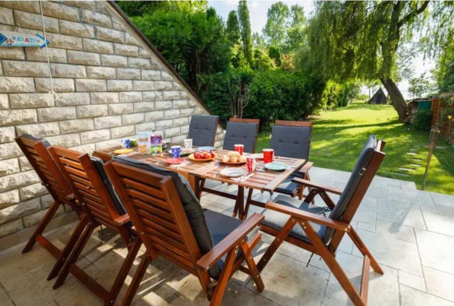Green Lake House - Private Beach At Balaton بالاتوناكاراتيا المظهر الخارجي الصورة