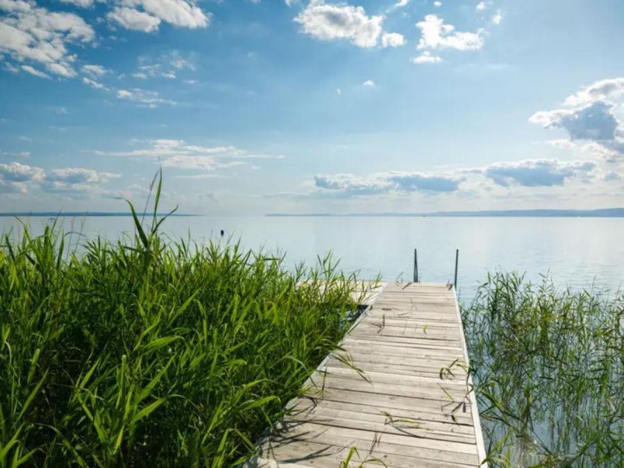 Green Lake House - Private Beach At Balaton بالاتوناكاراتيا المظهر الخارجي الصورة