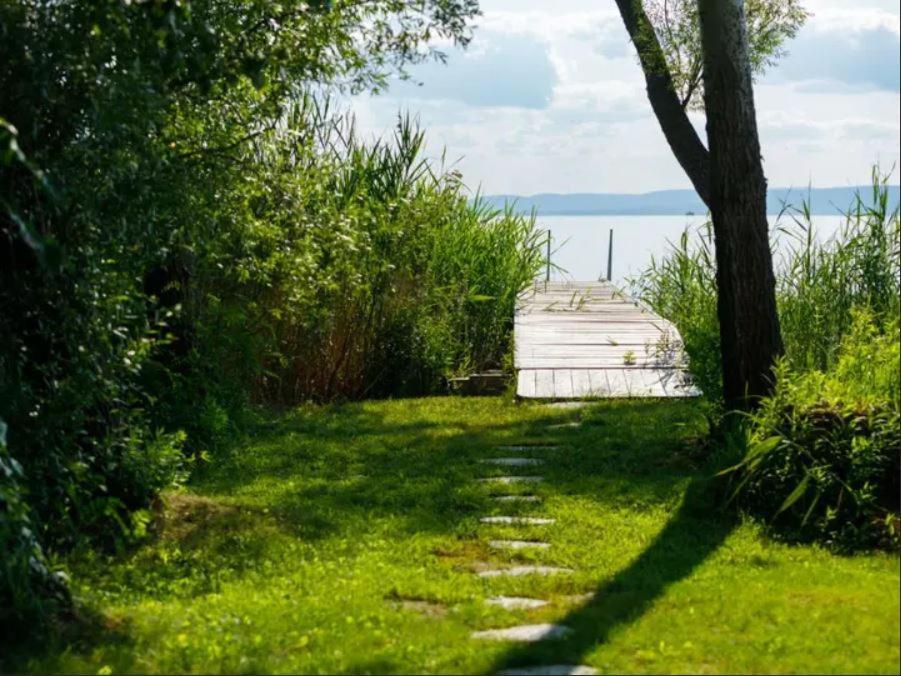 Green Lake House - Private Beach At Balaton بالاتوناكاراتيا المظهر الخارجي الصورة